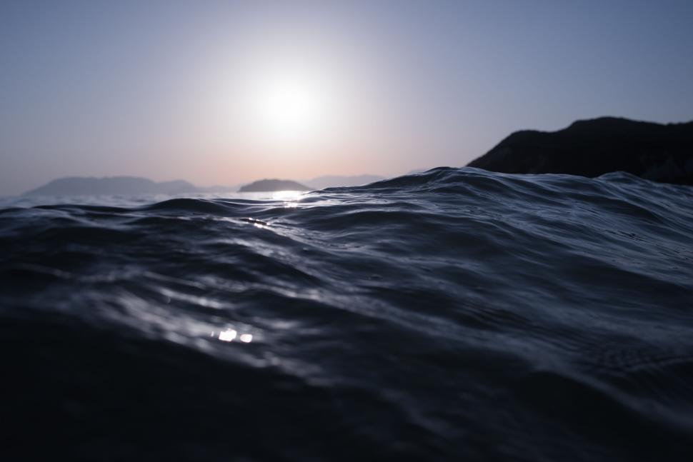 Free Image of Sun Shining Over Body of Water 