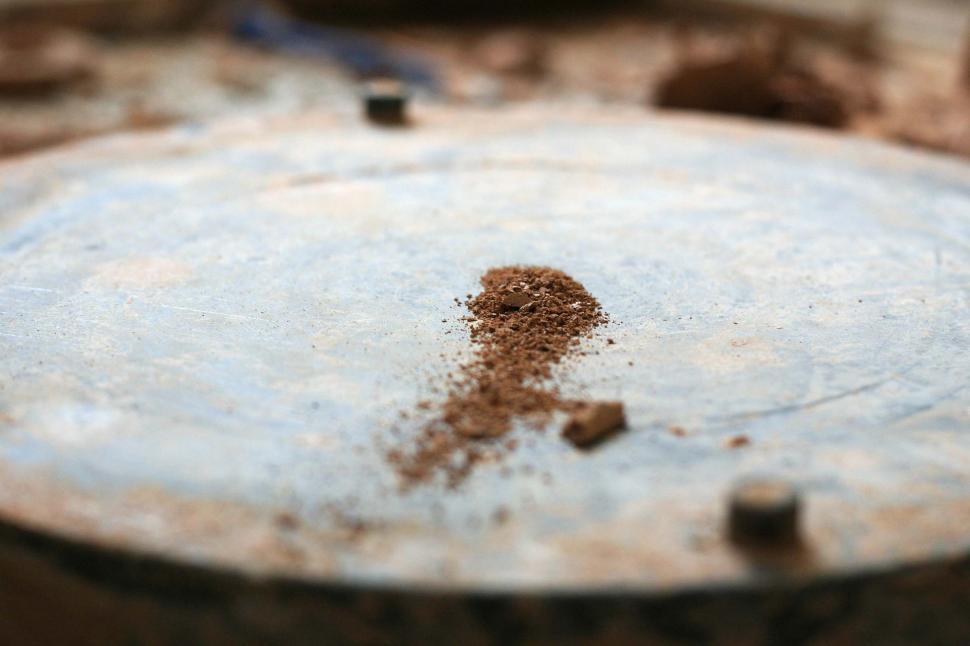 Free Image of Clay dust on the wheel head 