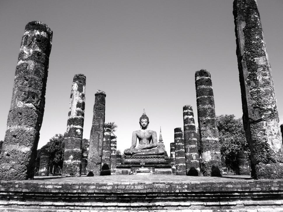Free Image of Buddha Statue in Black and White 