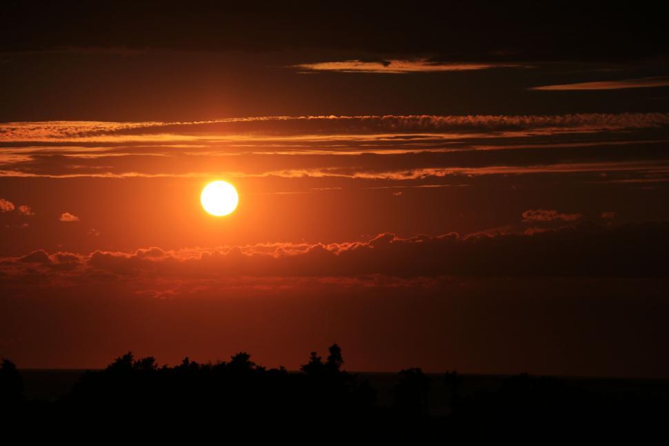 Free Image of Sun Setting Over Horizon 