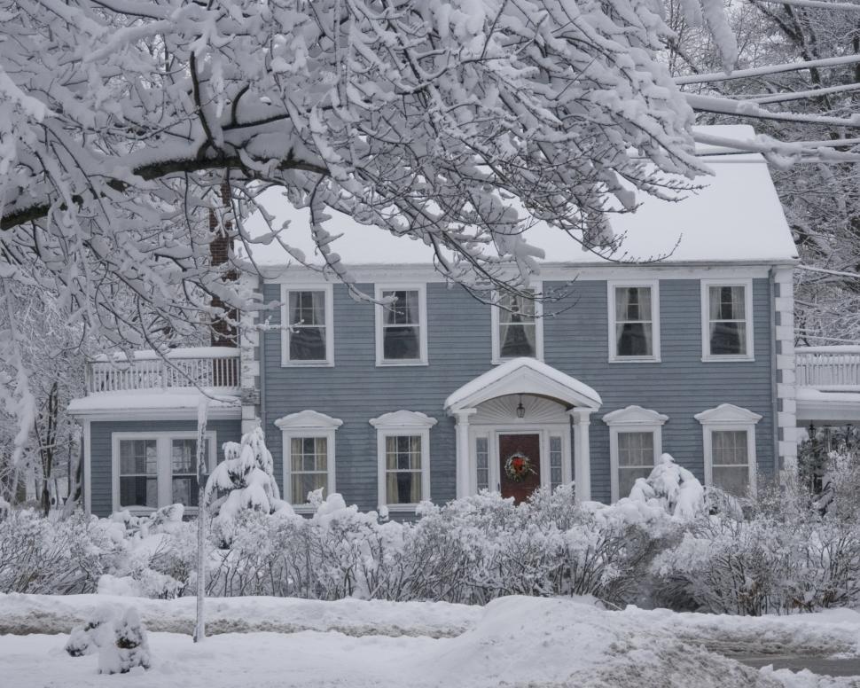 Free Image of House in the snow 