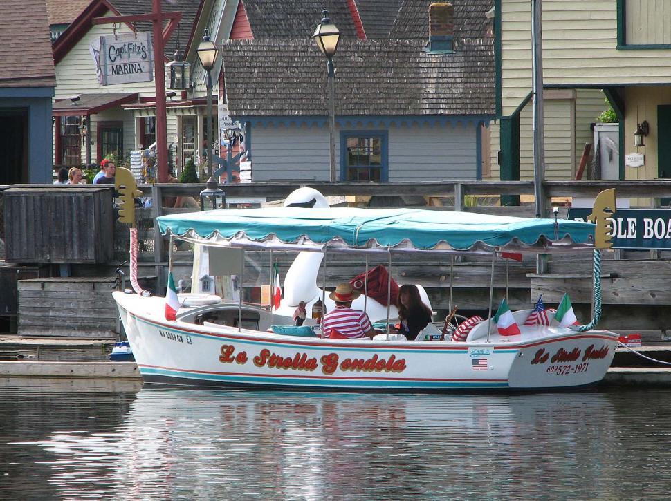 Free Image of boat ride 