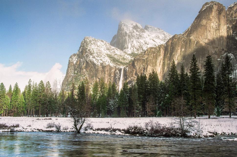 Free Image of Merced River in snow 