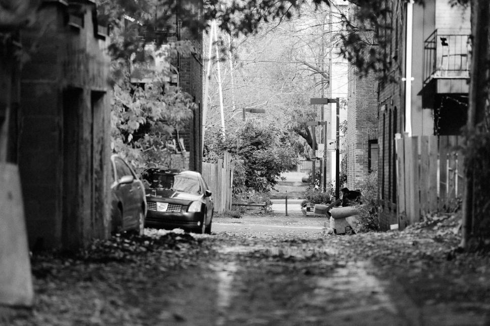 Free Image of Black and White Image of an Urban Alleyway 