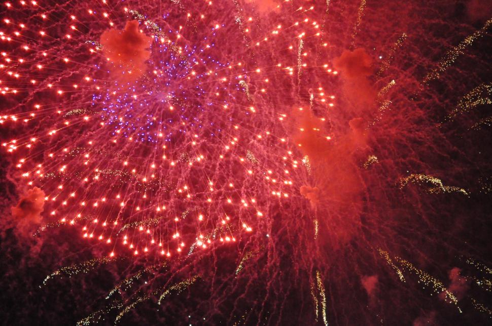 Free Image of Big red firework 