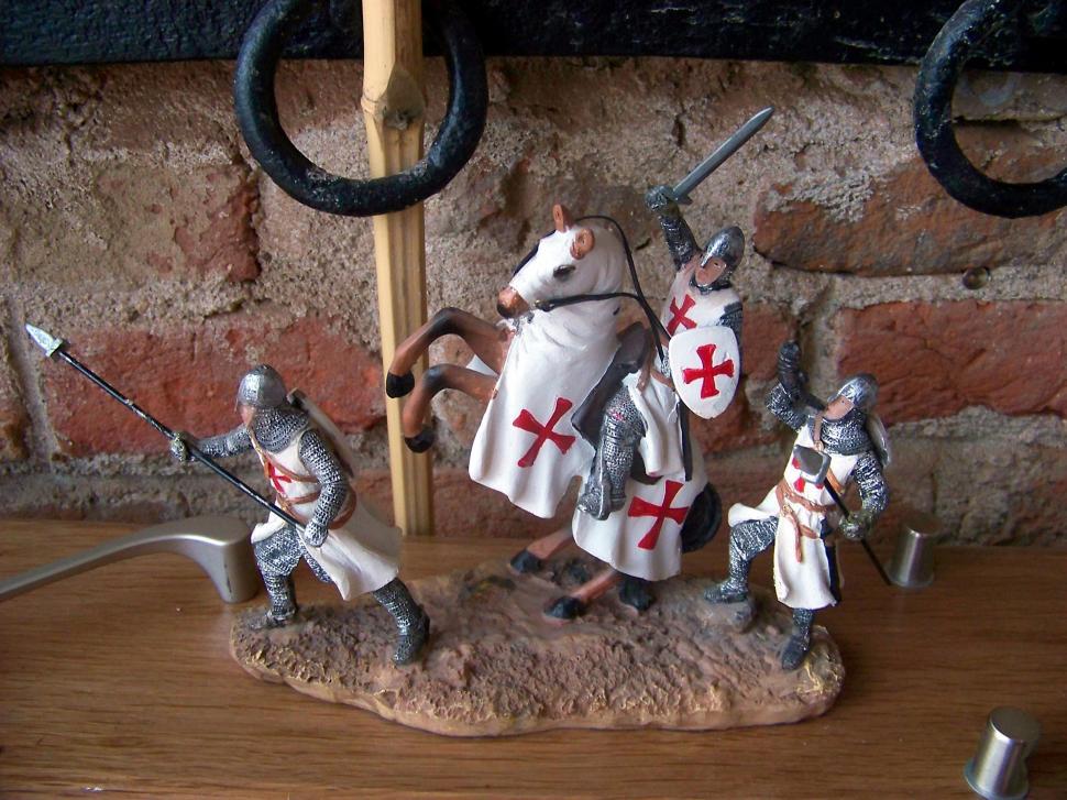 Free Image of Porcelain crusaders   