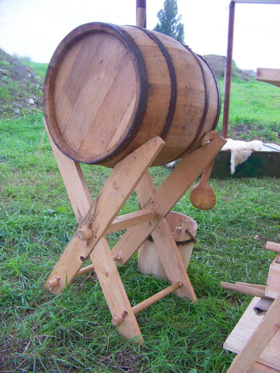 Free Image of Barrel on sawbuck   