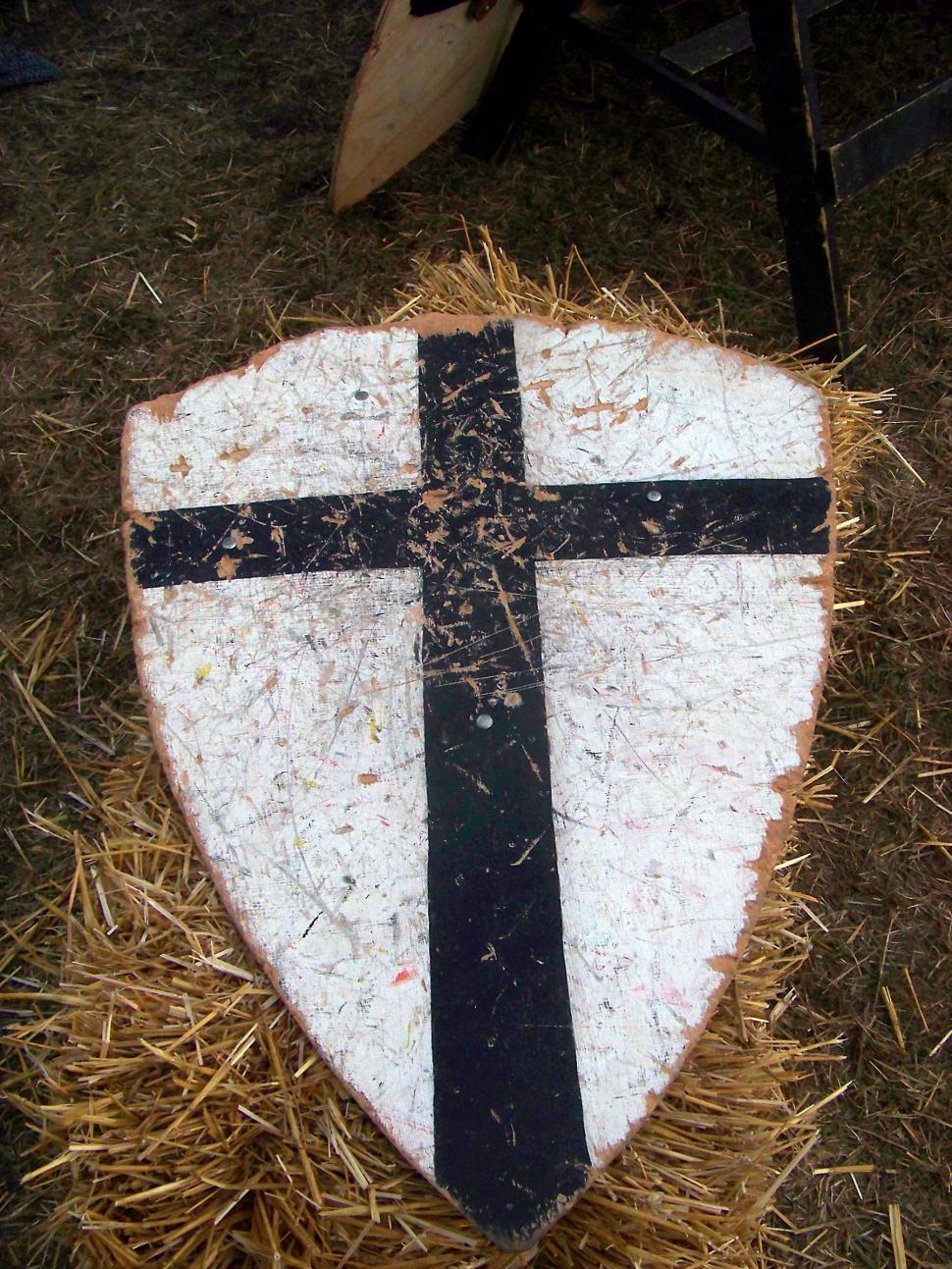 Free Image of Crusader shield white and black 