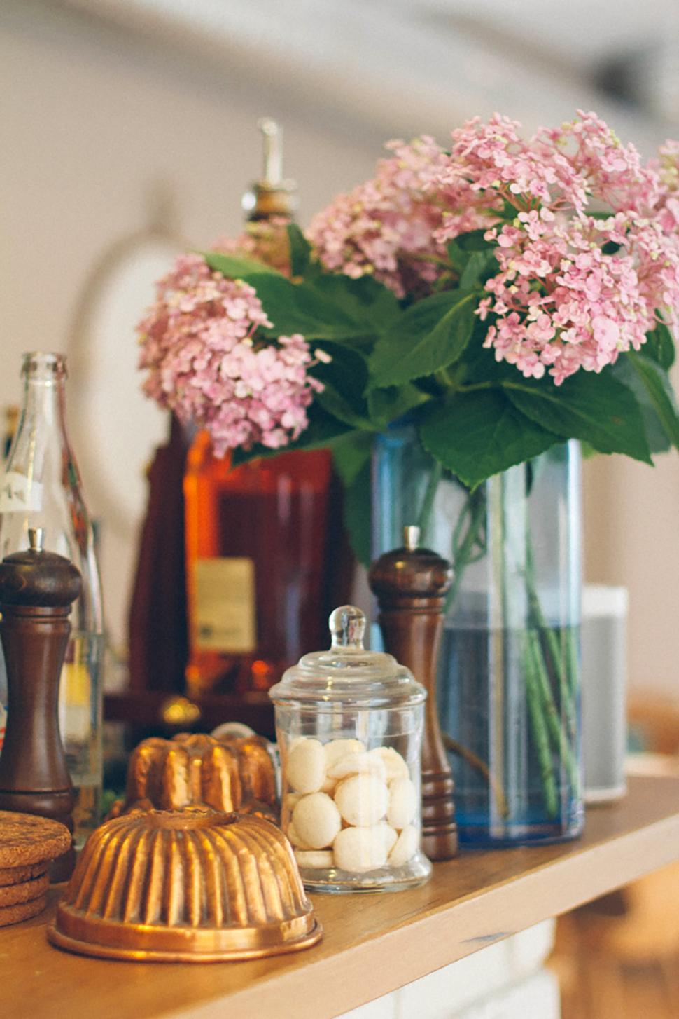 Free Image of Table Topped With Vase of Pink Flowers 