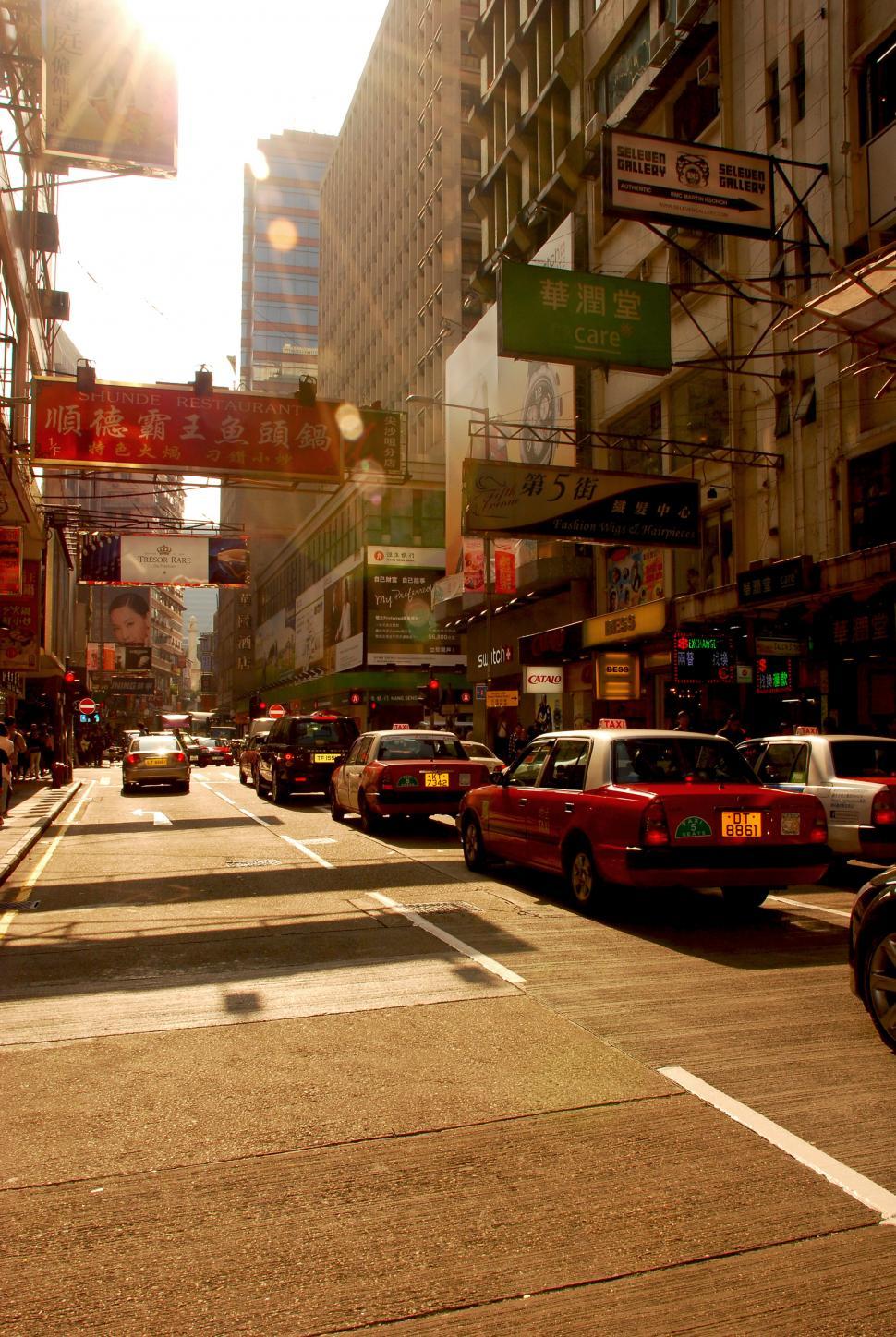 Free Image of Bustling City Street Jammed With Traffic 