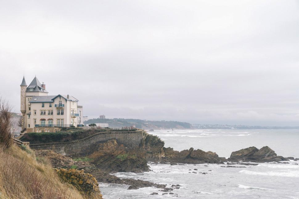 Free Image of House Perched on Cliff Overlooking Ocean 