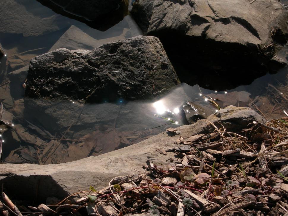 Free Image of Rocks and Water 