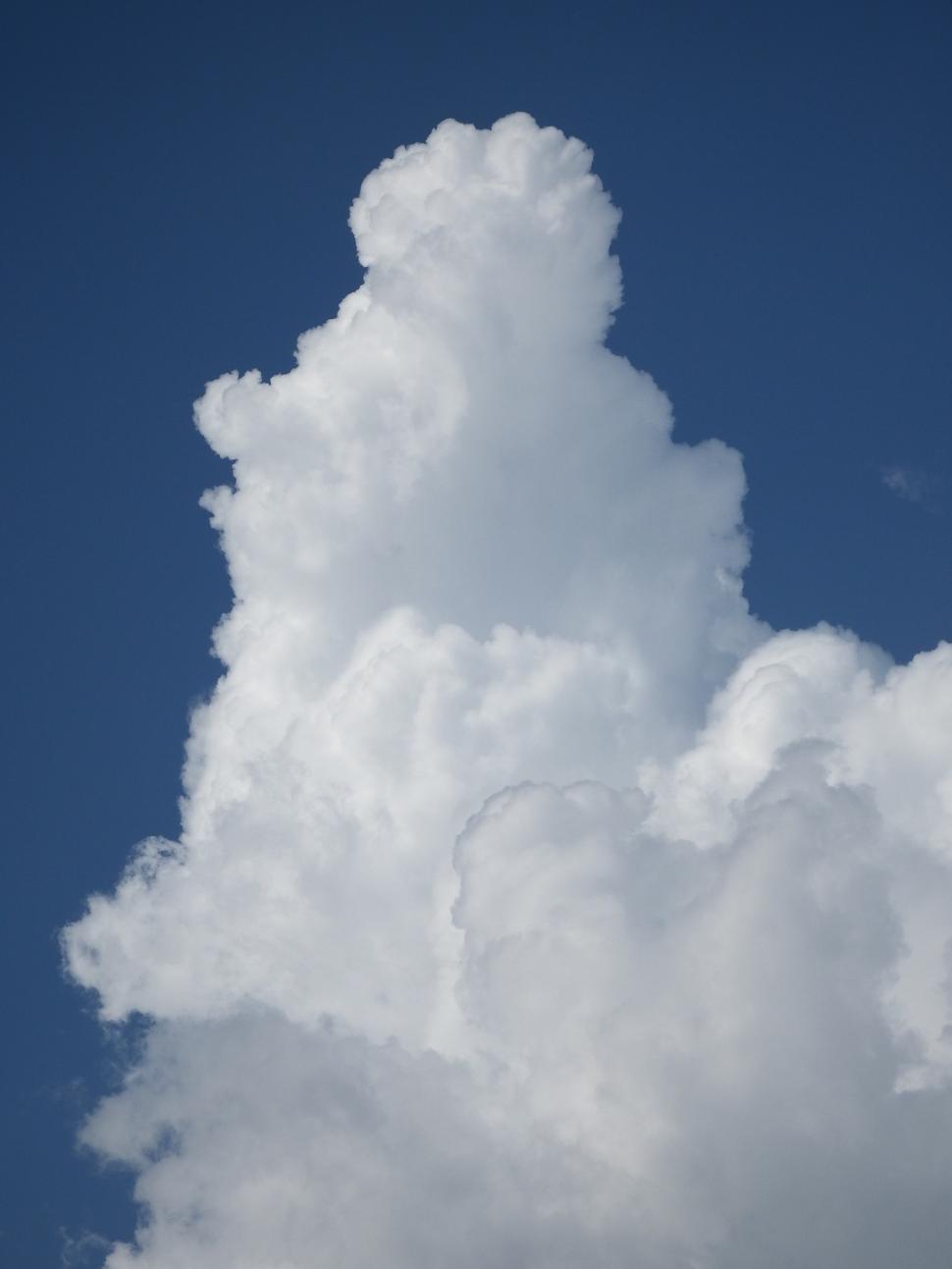 Free Image of White Fluffy Cloud  