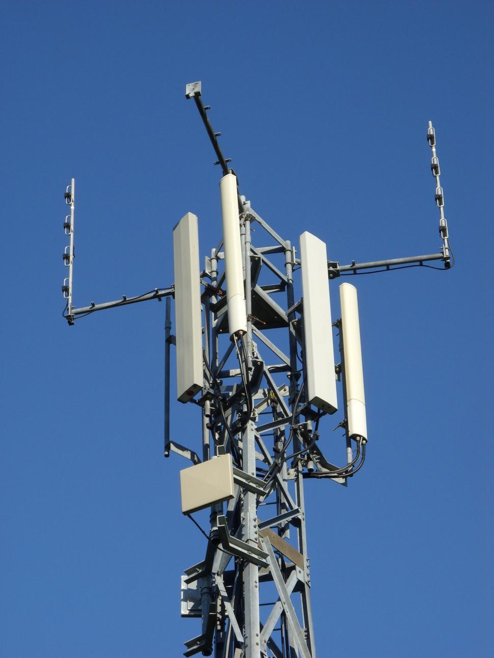 Free Image of Mobile phone mast transmission elements 