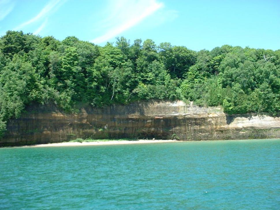 Free Image of pictured rocks 