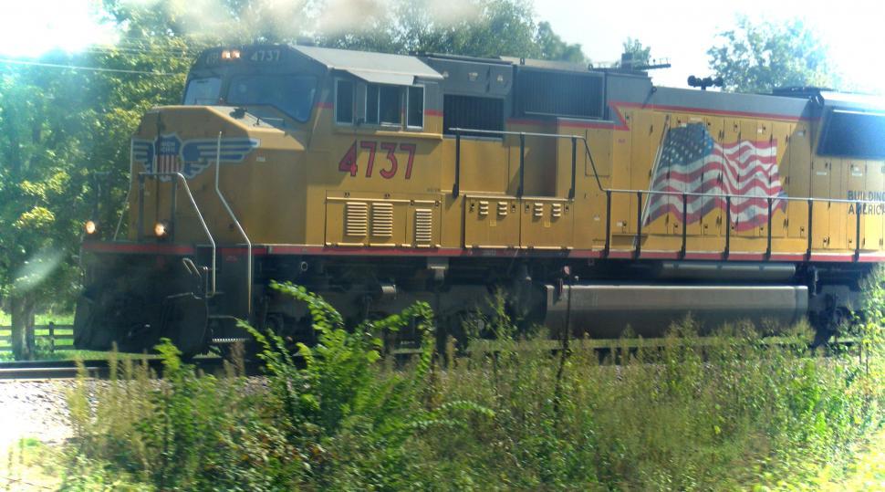 Free Image of Train With Flag - Color 