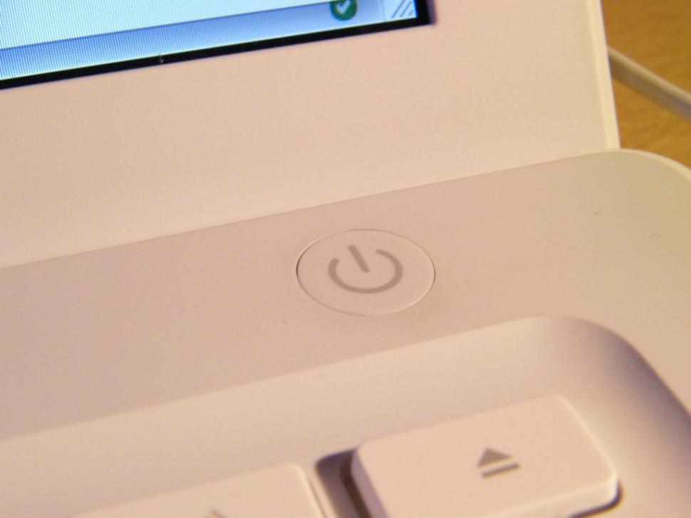 Free Image of Macbook power button 