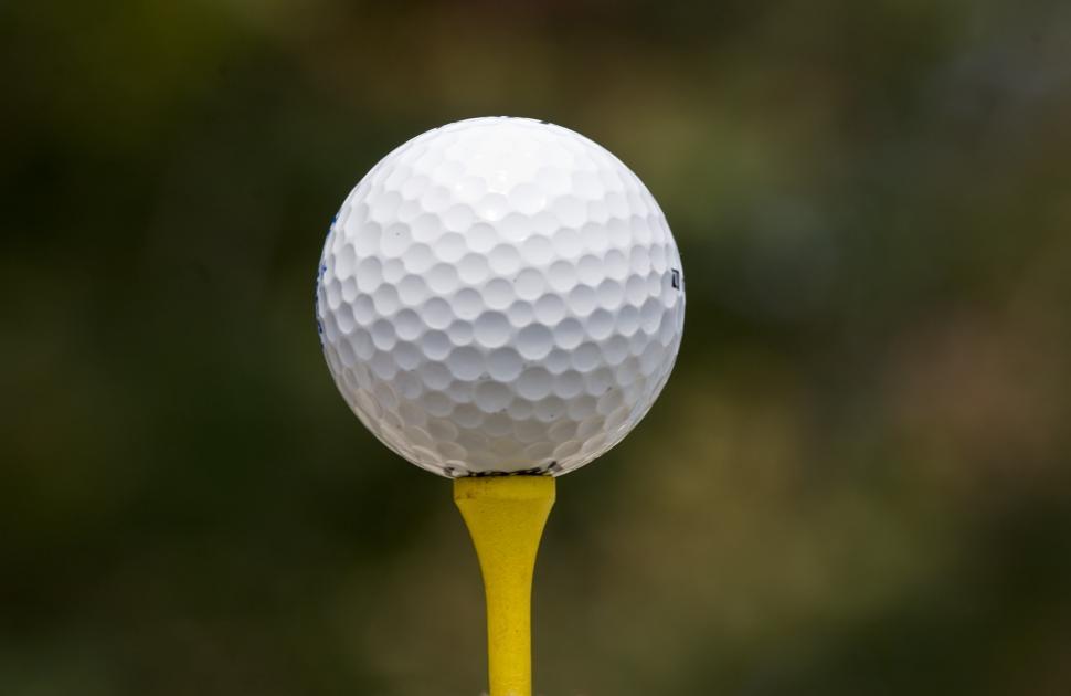 Free Image of Golf Ball and tee 