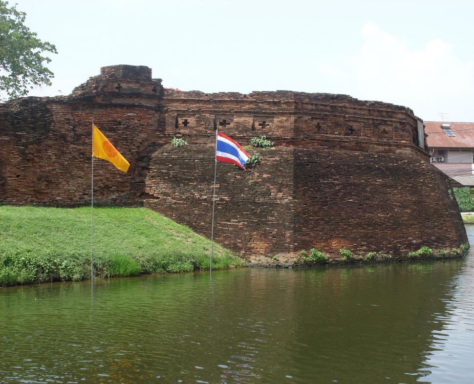 Free Image of Chiang Mai city wall and moat 