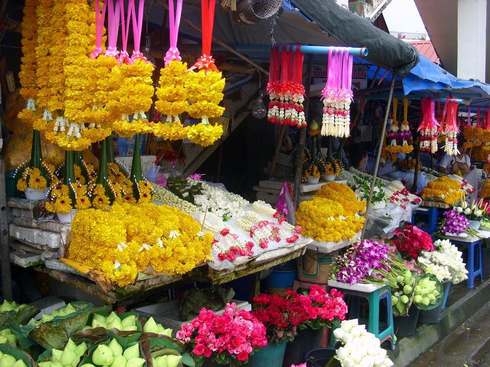 Free Image of Flower garlands stall 