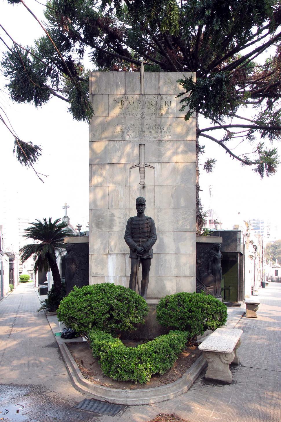 Free Image of Pablo Riccheri Statue 
