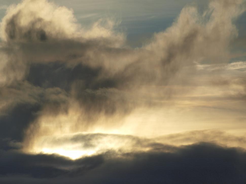 Free Image of Clouds with Golden light 