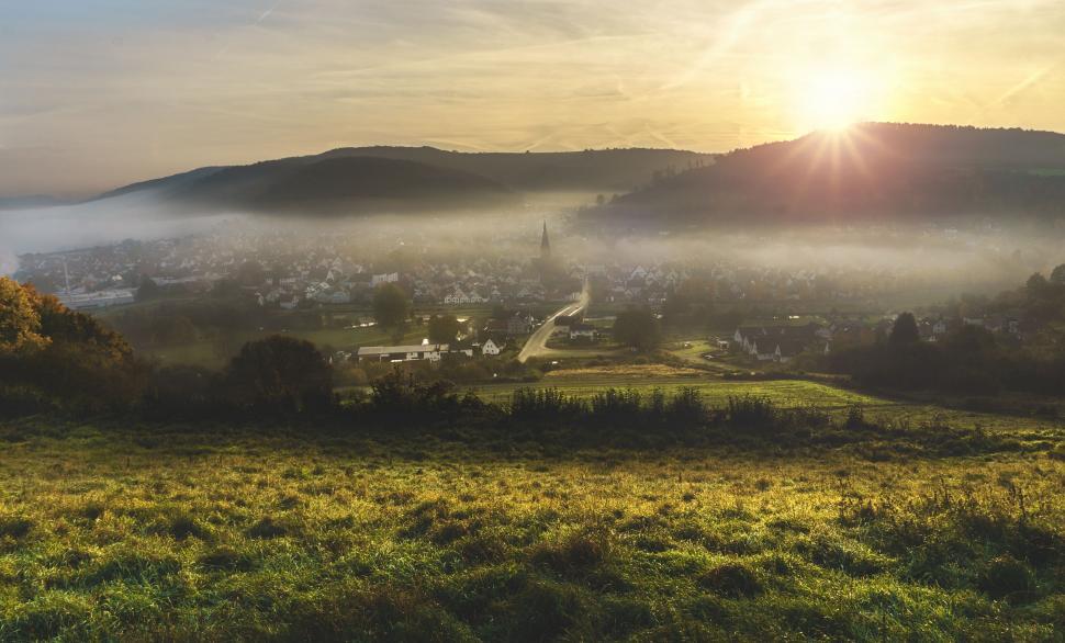 Free Image of Sun Shining Over Foggy Valley 