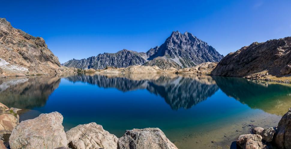 Free Image of Mountain Lake Surrounded by Rocks and Blue Sky 