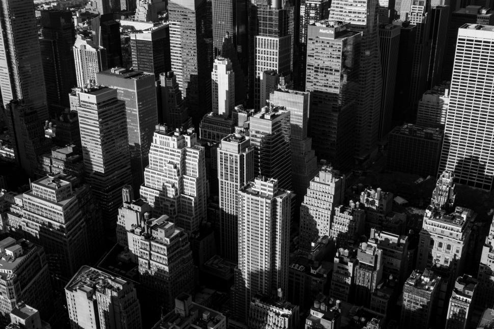 Free Image of Cityscape in Black and White 