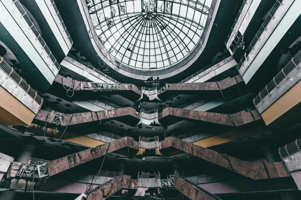 Free Image of Impressive Skyscraper With Glass Ceiling 