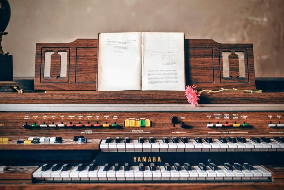 Free Image of Organ With Book on Top 