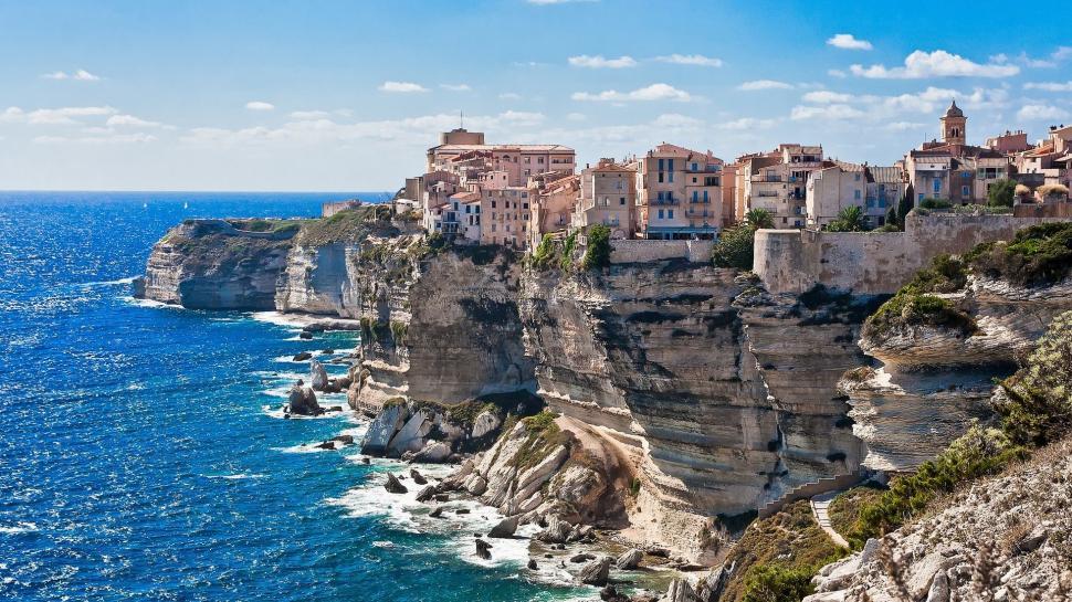 Free Image of Cliffside Town Overlooking the Sea 