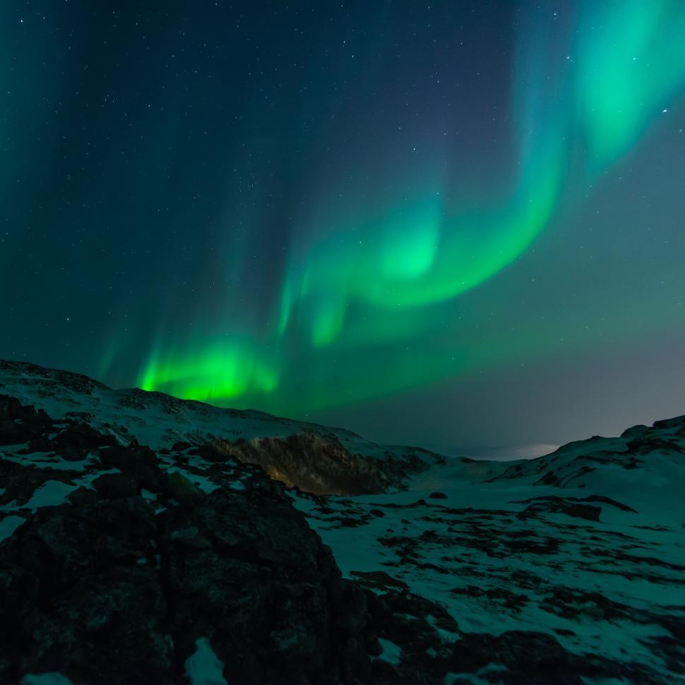 Free Image of Vibrant Green and Blue Sky Filled With Numerous Aurora Lights 