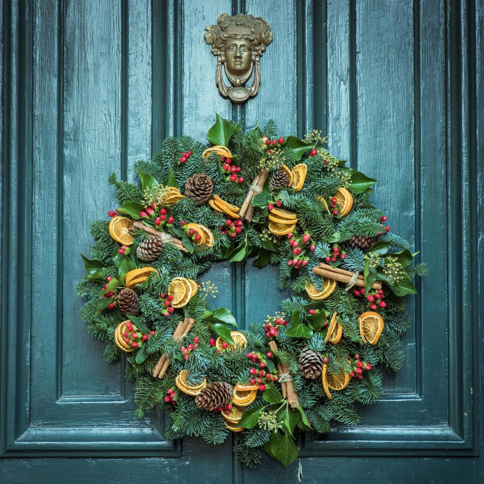 Free Image of Green Door With Wreath 