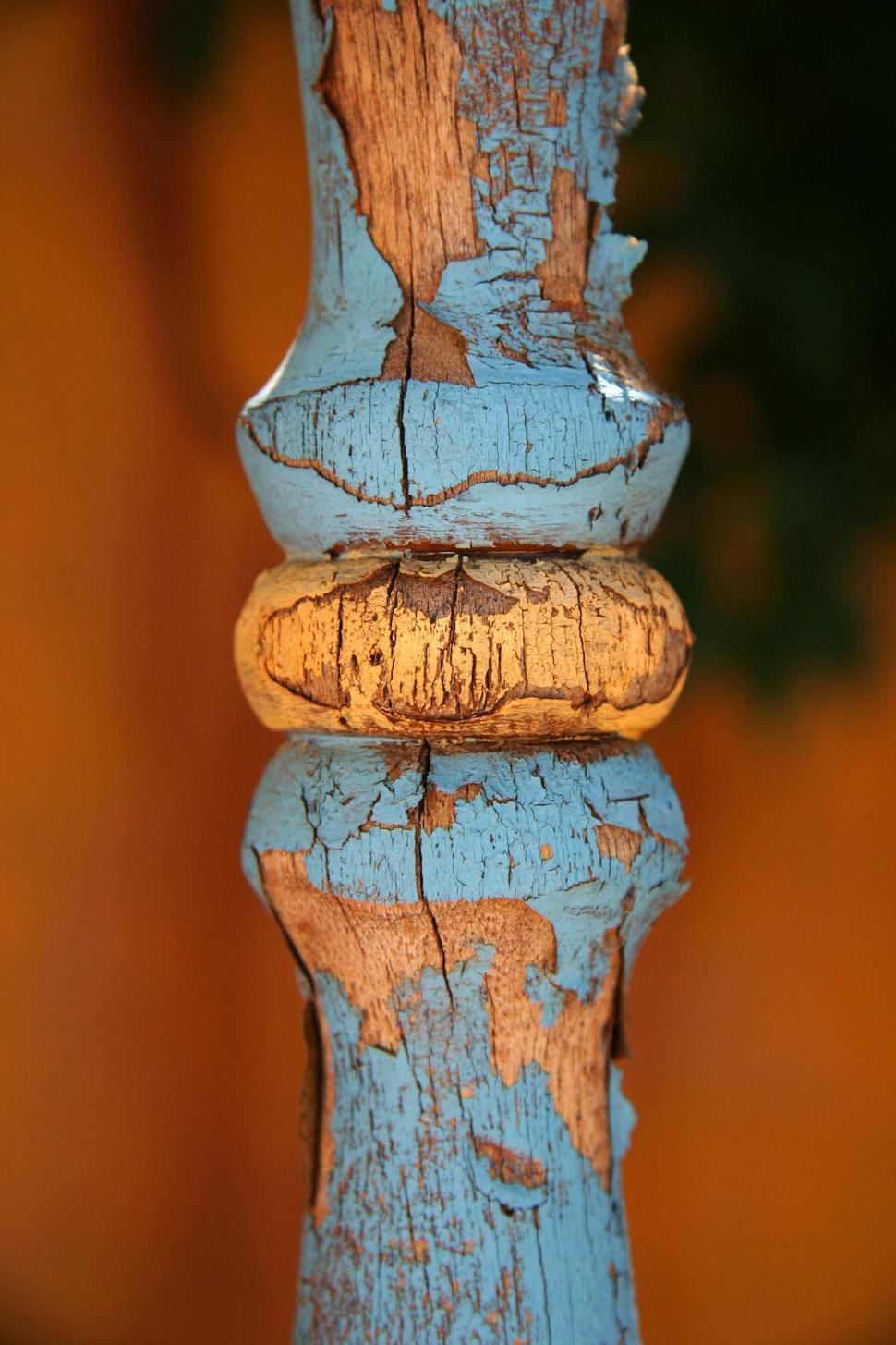 Free Image of Close Up of a Wooden Pole With Peeling Paint 