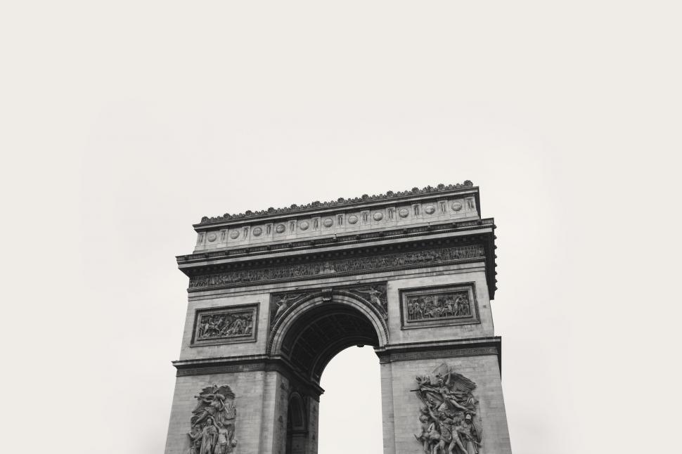 Free Image of Black and White Photo of the Arc of Triumph 