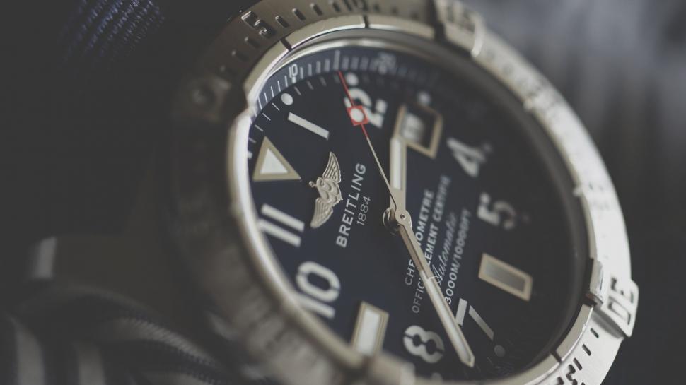 Free Image of Close Up of a Watch on a Persons Wrist 