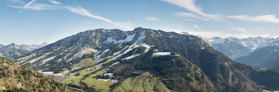 Free Image of Majestic Snowy Mountain Range 
