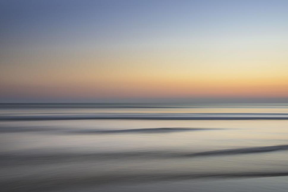 Free Image of Blurry Sunset Ocean View 