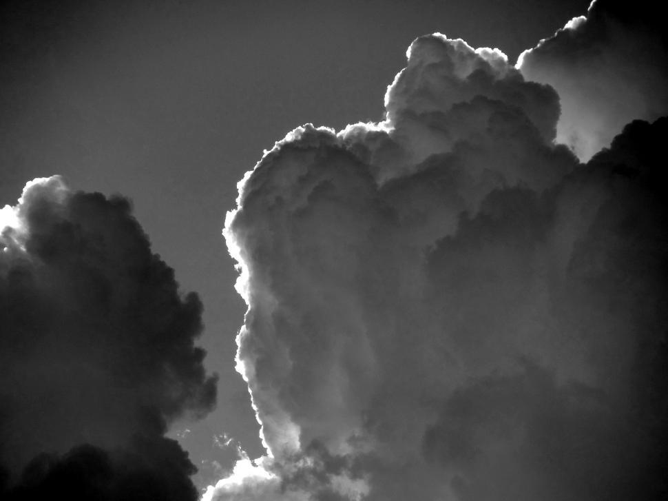 Free Image of Dark monochrome cloudscape 