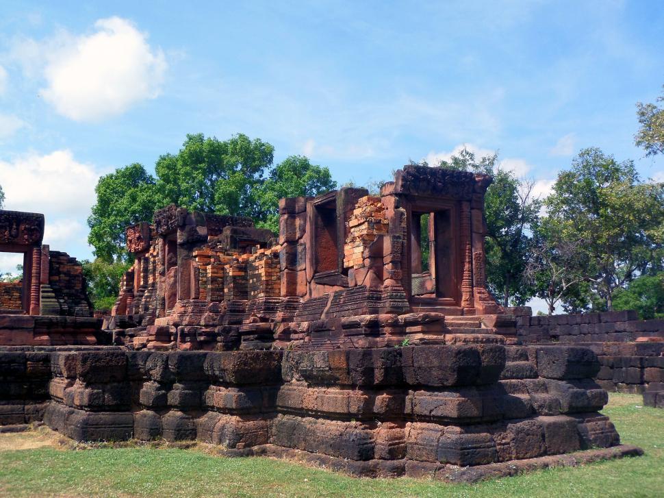 Free Image of 700 year old Hindu temple ruins 