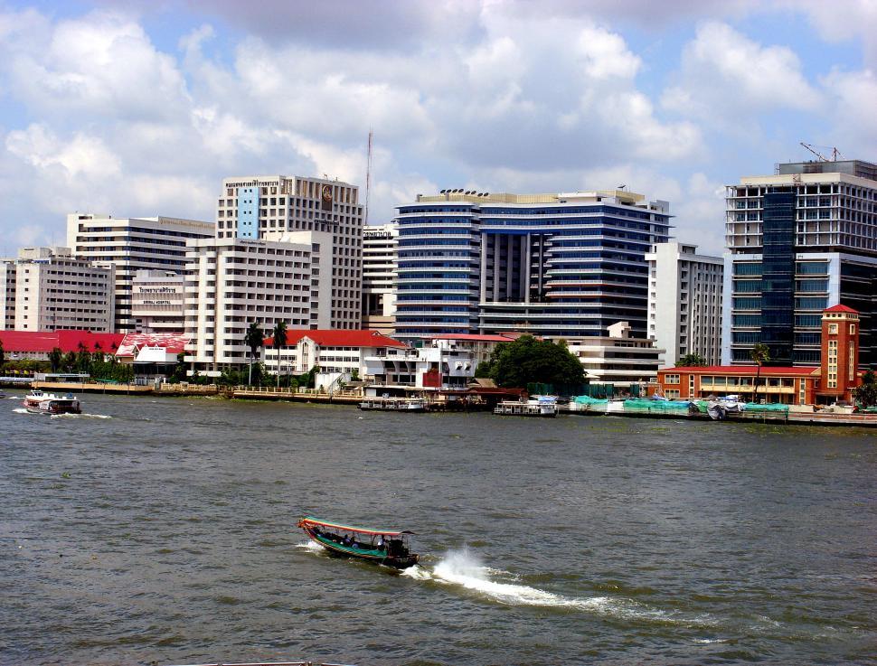 Free Image of Sirirat Hospital and Chao Phraya River in Bangkok 