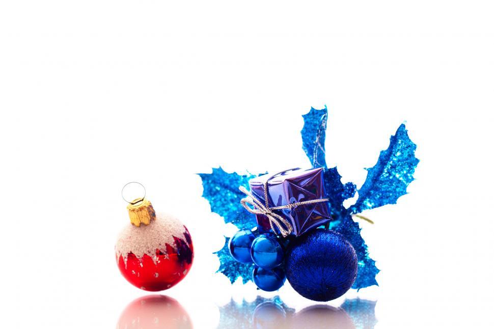 Free Image of Christmas ornaments 