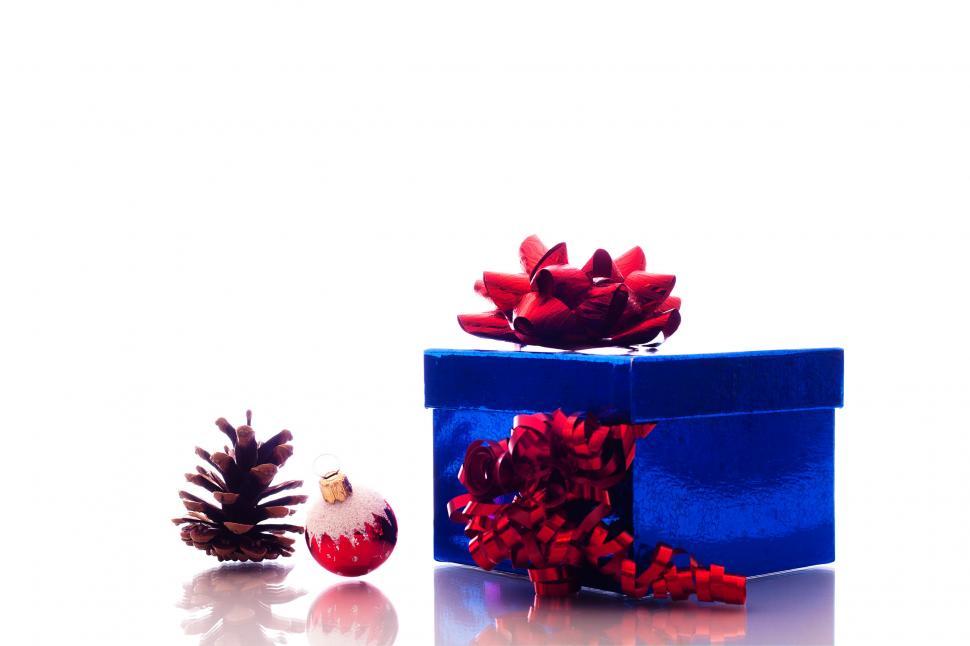 Free Image of Christmas ornaments and gift box 