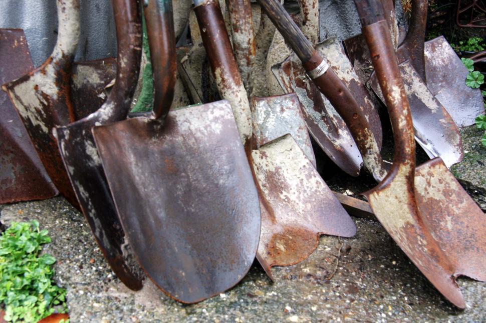 Free Image of Old shovel heads 
