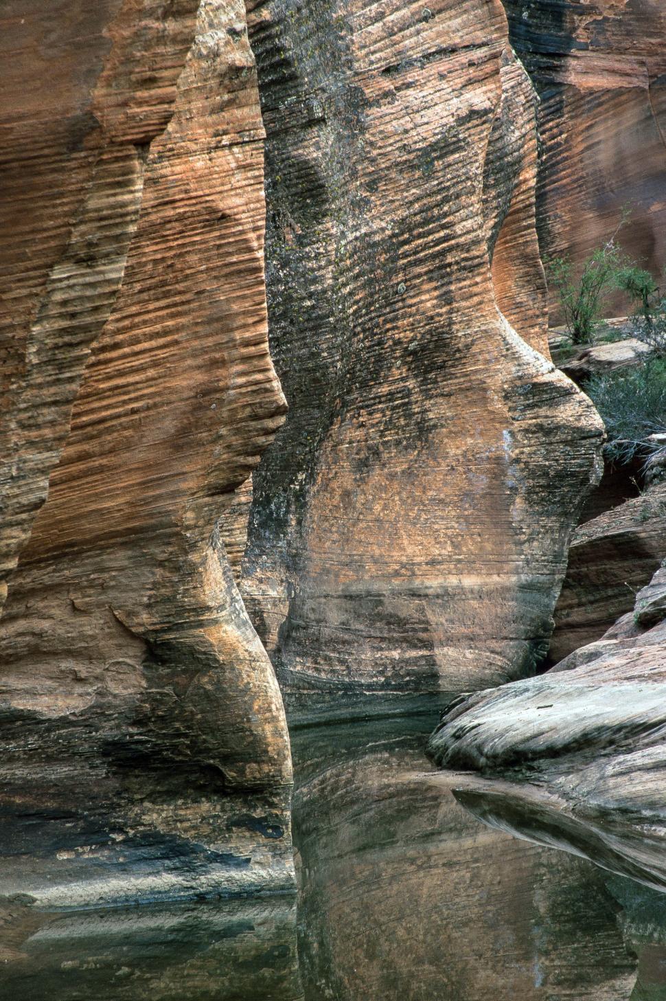 Free Image of Close-up of rock canyon 