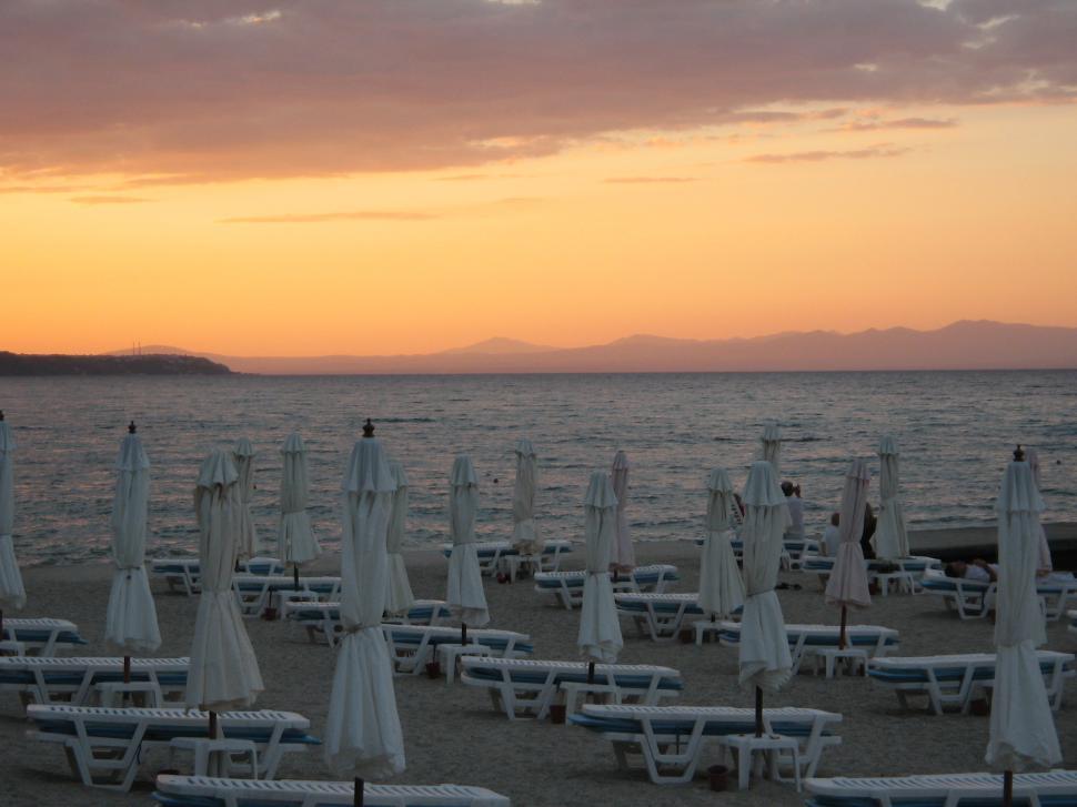 Free Image of Sunset at the beach in Greece 