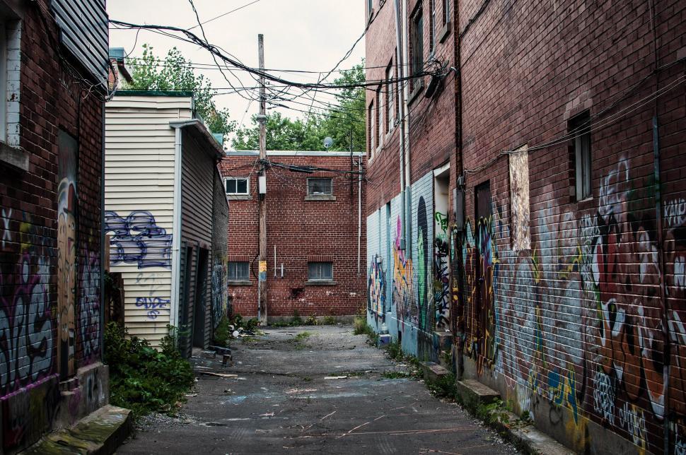 Free Image of Urban Alleyway With Graffiti 