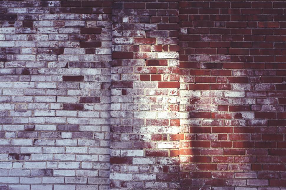 Free Image of Brick Wall With Clock 