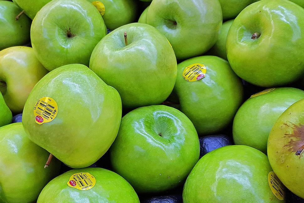 Free Image of Granny Smith Apples 